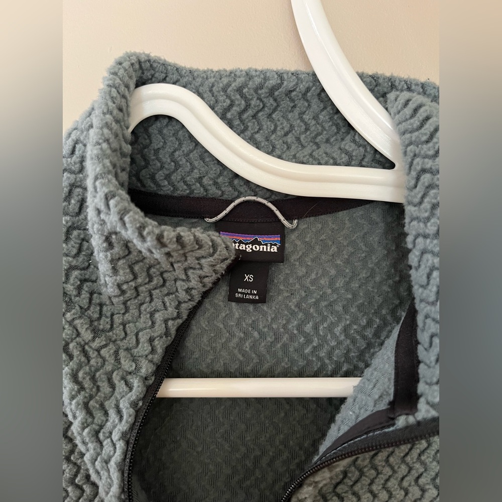 Patagonia Men’s R1 Air Zip-Neck Pullover NWOT - Picture 3 of 3